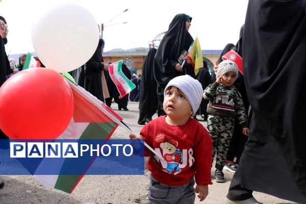 انقلاب را نسل جدید ادامه می دهند