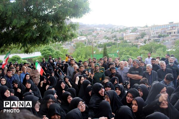 خاکسپاری دو شهید جنگ سوم در گلزار شهدای روستای فردو