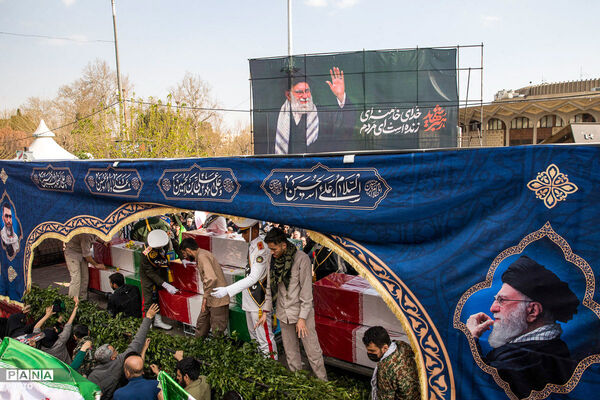 تشییع پیکر شهیدان لاریجانی، سلیمانی و شهدای ناوشکن دنا - 2