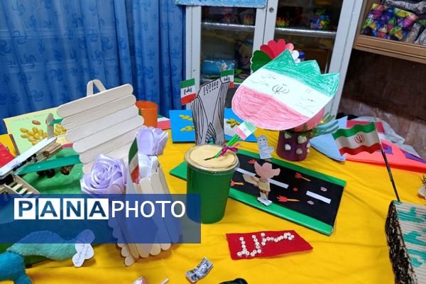  نمایشگاه دستاوردهای انقلاب و روایت‌های فجر در دبستان سمیه شهریار