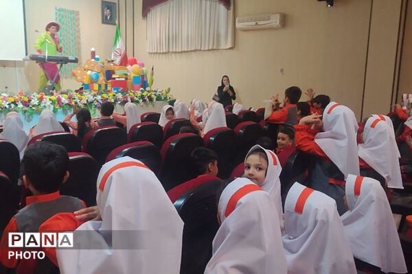 جشن غنچه‌ها در شهرستان رباط‌کریم