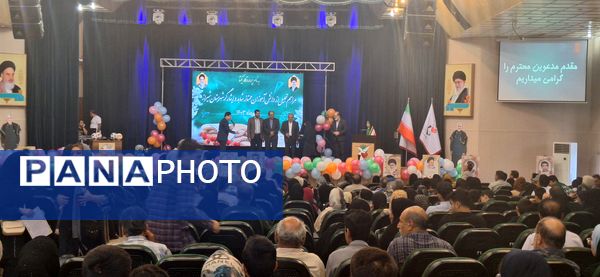 تجلیل از رتبه‌های برتر علمی فرزندان 