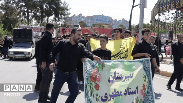 طنین نوای «احلی من العسل» در پاکدشت؛ تجدید میثاق دانش‌آموزان با نوجوان دشت کربلا
