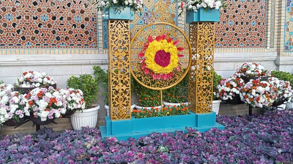گل آرایی و چراغانی حرم رضوی 