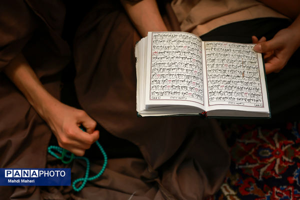 اعتکاف دانش‌آموزی در مسجد امام عصر (عج)