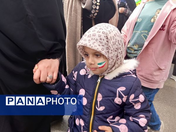 جلوه‌ای از همراهی اقشار مختلف مردم در راهپیمایی سالروز انقلاب بختگان