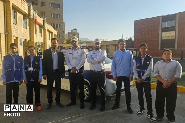 آیین تجلیل از حافظان امنیت در دبیرستان هاشمی‌رفسنجانی