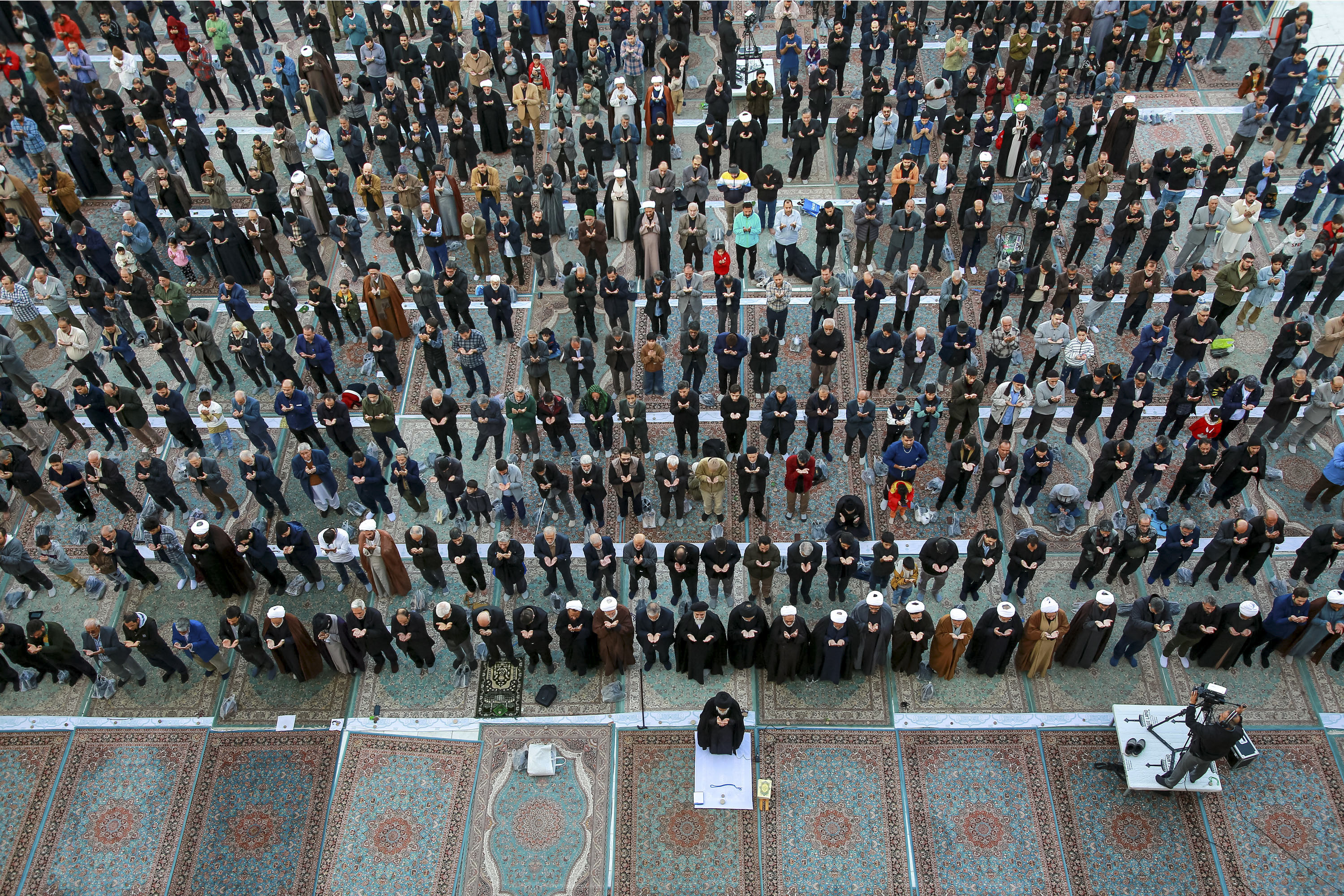اقامه نماز طلب باران در مسجد مقدس جمکران