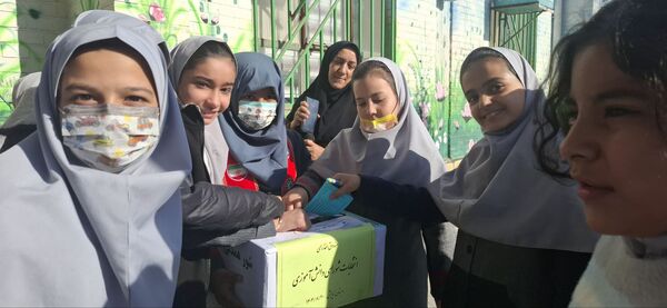 انتخابات شورای دانش آموزی دبستان نیایش گامی برای ساخت مدرسه ای بهتر