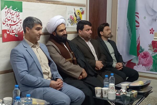 بیعت نوجوانان مدرسهٔ امام خمینی (ره) قرچک با آرمان‌های امام راحل در چهل و هفتمین جشن پیروزی انقلاب 