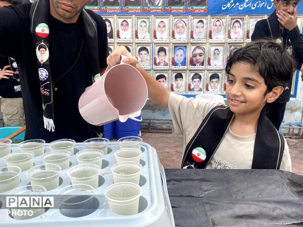 جاماندگان اربعین میهمان سفره مهرِ سازمان دانش‌آموزی شدند