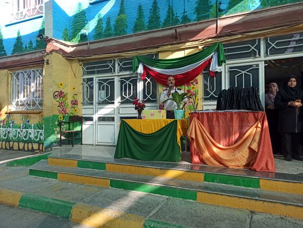 جشن عاطفه ها در دبیرستان دلیری ناحیه دو 