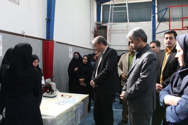 گرامیداشت روز آزمایشگاه در دبیرستان دخترانه شاهد غرویان وکیلی (۲۲)