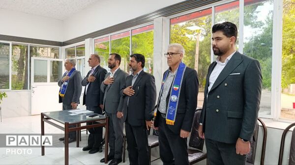 نشست مشاور وزیر آموزش‌ و پرورش با تشکل‌های دانش‌آموزی در یاسوج