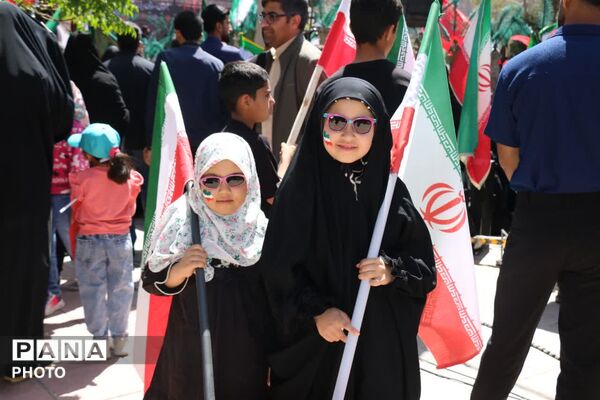 مردم در میدان، پای کار انقلاب اسلامی