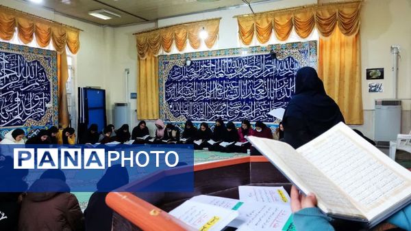 محفل انس با قرآن در دبیرستان نمونه دولتی حضرت زینب (س)