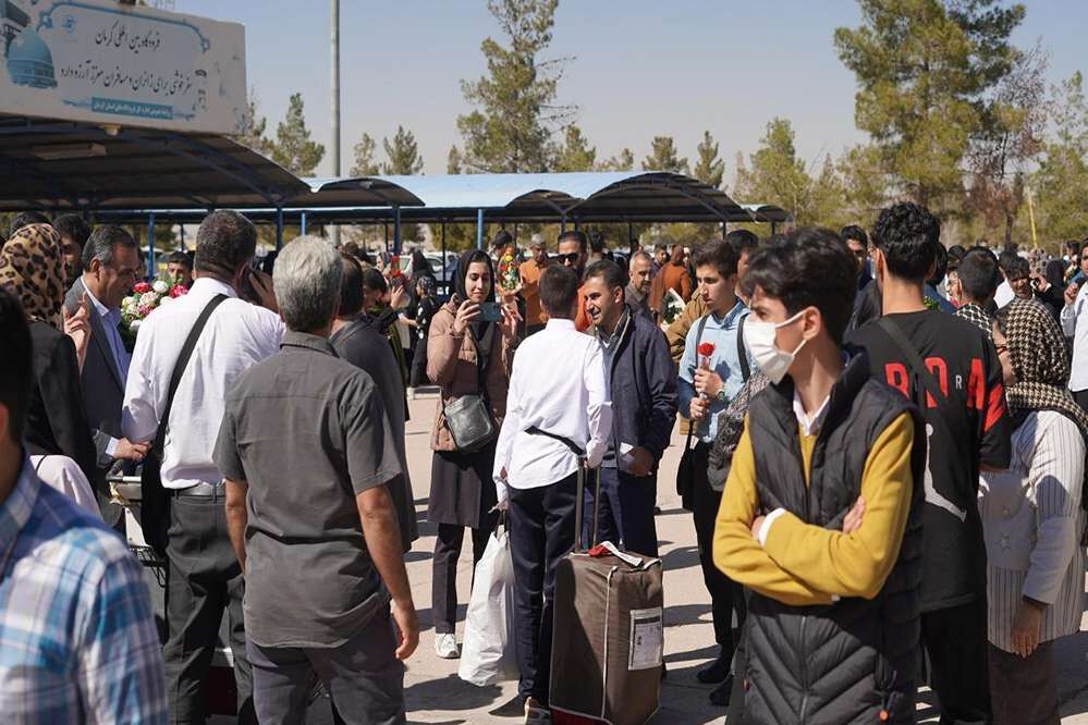 استقبال از دانش‌آموزان عمره‌گذار