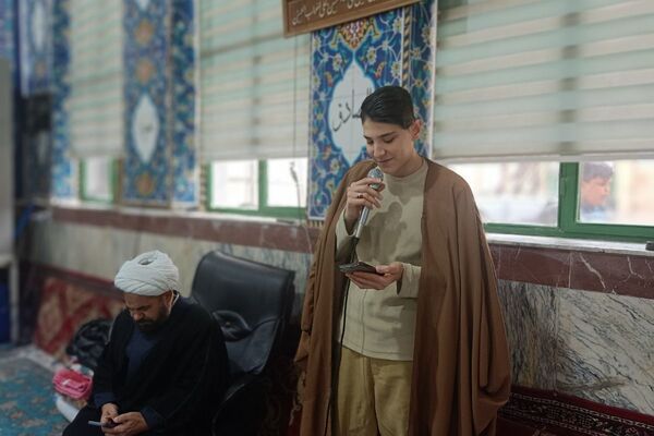 مراسم معنوی اعتکاف در مسجد اعظم حضرت ابوالفضل (ع) بهارستان دو