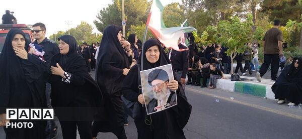 از پرچم ایران تا قاب شهدا؛ روایت دلدادگی در مسیر حسینی