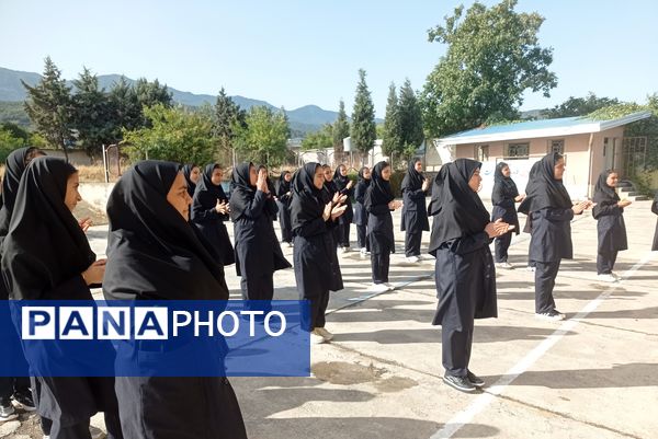 جشن جوانه‌ها در دبیرستان یاران امام 