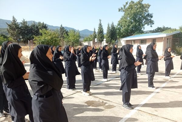 جشن جوانه‌ها در دبیرستان یاران امام 