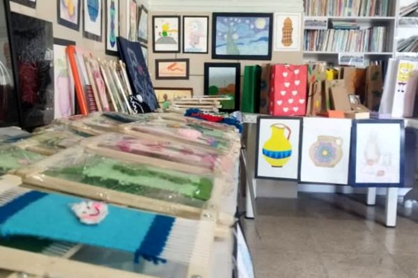 نمایشگاه هنر و کار و فناوری در آموزشگاه شاهد 16