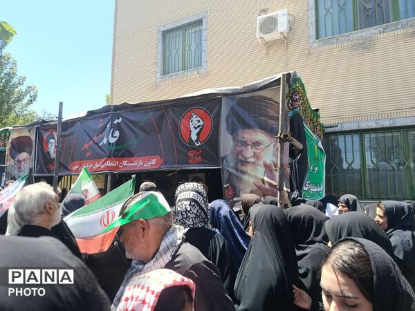 وداع باشکوه مردم مشهد با رهبر شهید؛ حضور حماسی از کودک تا سالمند