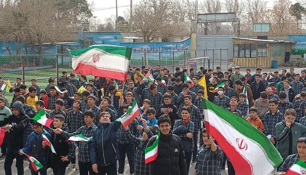 پژواک انقلاب در دل نوجوانان