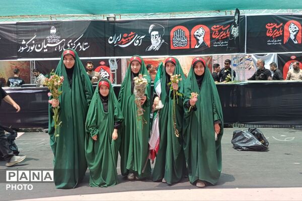 اجرای گروه سرود ریحانه‌الحسین پردیس در مراسم تشییع  رهبر شهید