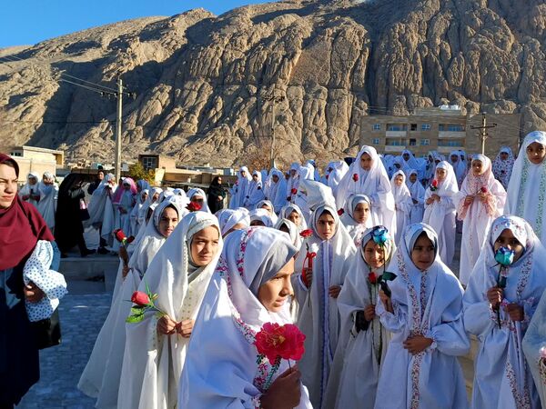 جشن تکلیف و آغاز بندگی و عبودیت، دختران زرقانی 