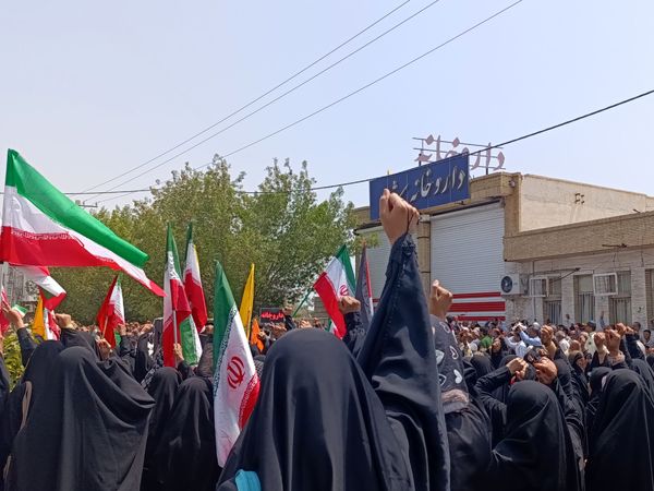 خروش آحاد مردم میناب در جمعه خشم و نصر 