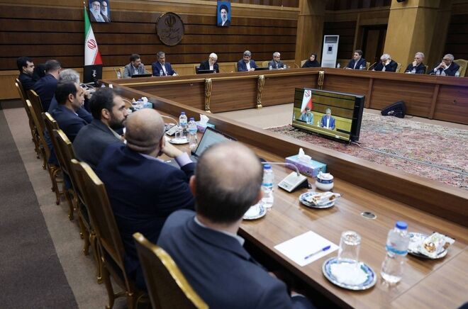 عارف: دولت برنامه‌ای برای تغییر مدیران ندارد/ معیشت مردم مهم‌ترین اولویت است