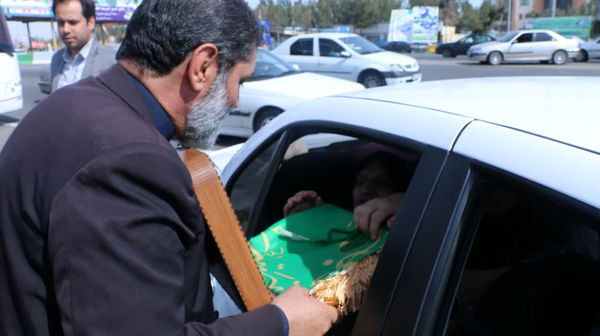 خوش‌آمدگویی مسئولان شهری قم به زائران کریمه اهل بیت(س)