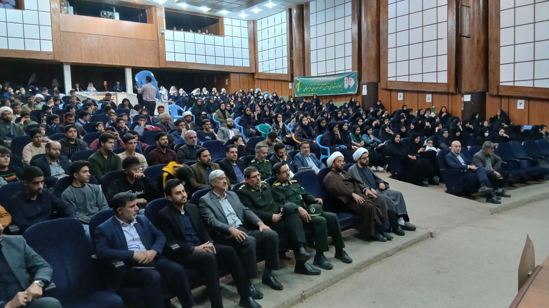 سی‌ودومین اجلاس سراسری نماز و یادواره شهدای دانش‌آموز در تویسرکان 