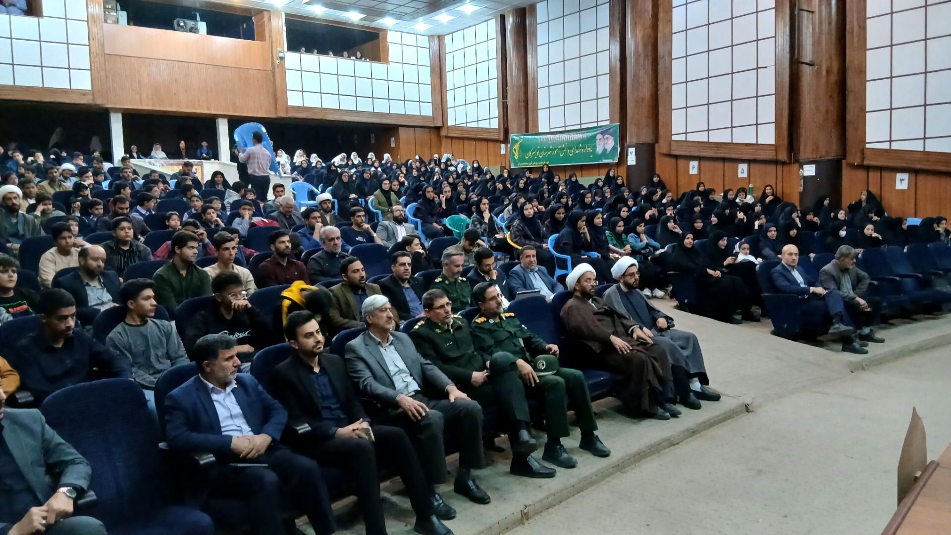 سی‌ودومین اجلاس سراسری نماز و یادواره شهدای دانش‌آموز در تویسرکان 