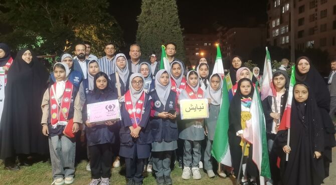 دانش آموزان در صف اول حماسه سازی هستند