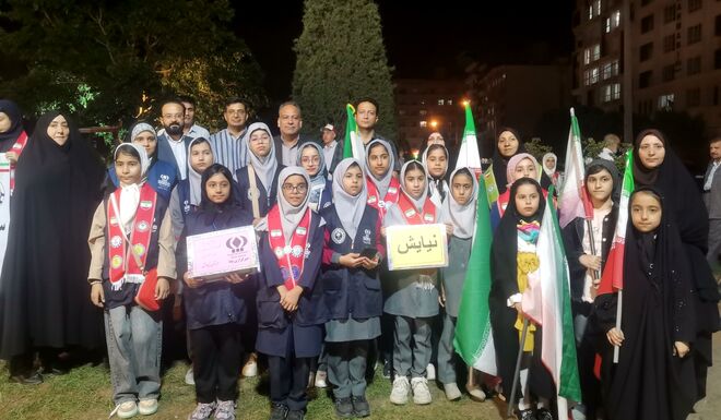 دانش آموزان در صف اول حماسه سازی هستند