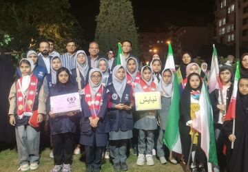 دانش آموزان در صف اول حماسه سازی هستند