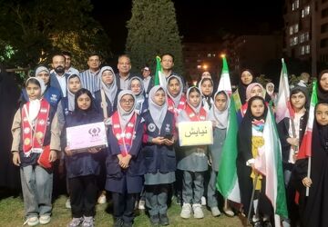 دانش آموزان در صف اول حماسه سازی هستند