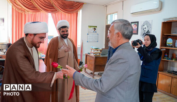 بازدید مدیرکل آموزش و پرورش خراسان رضوی از حوزه معاونت پرورشی و فرهنگی 