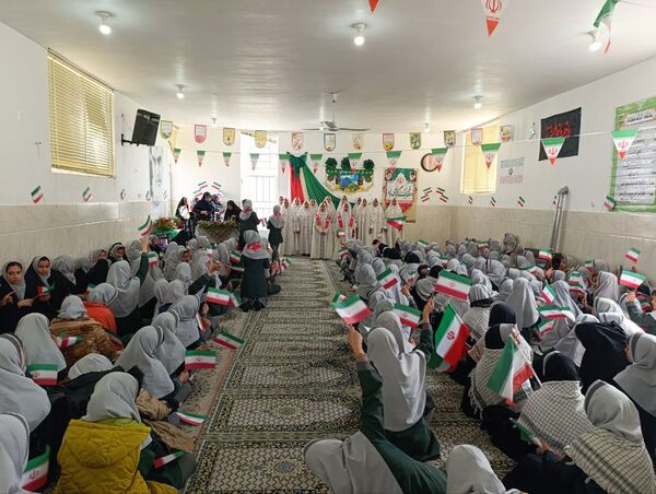 یاوران انقلاب در دبستان خدیجه کبری ابرکوه