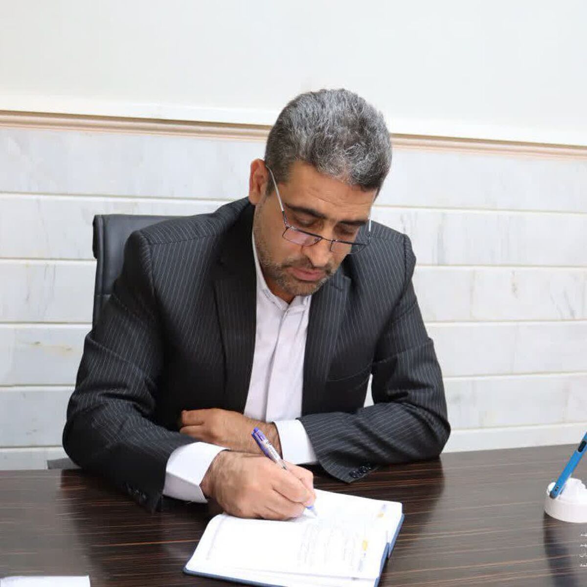 کانون های فرهنگی و تربیتی نمادهایی درخشان از تلاش برای پرورش نسلی خودساخته هستند