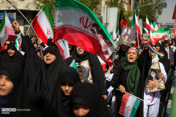 رزمایش دختران «جان‌فدای ایران»