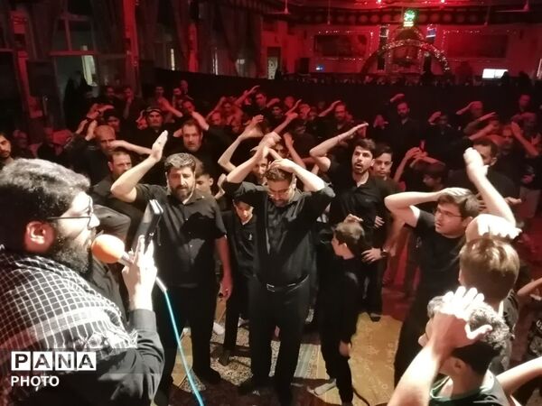 آیین عزاداری شب نهم محرم در هیئت شاهزاده علی اکبر 