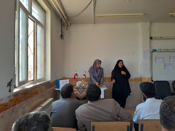 برگزاری جلسه آیین‌نامه انجمن اولیا و مربیان در دبیرستان خدیجه کبری منطقه زاغه