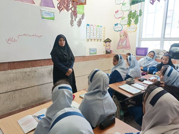 بازدید و ارزیابی مسئولان آموزش پرورش از دبستان زنده  یاد امینی پور