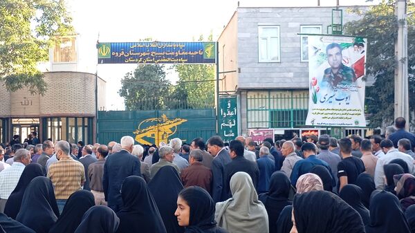 وداع باشکوه مردم قروه با پیکر مطهر شهید ایوب شیری