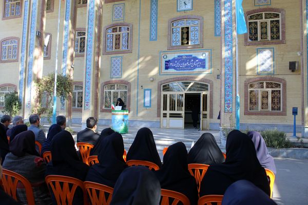 گرامیداشت روز آزمایشگاه در دبیرستان دخترانه شاهد غرویان وکیلی (۲۲)