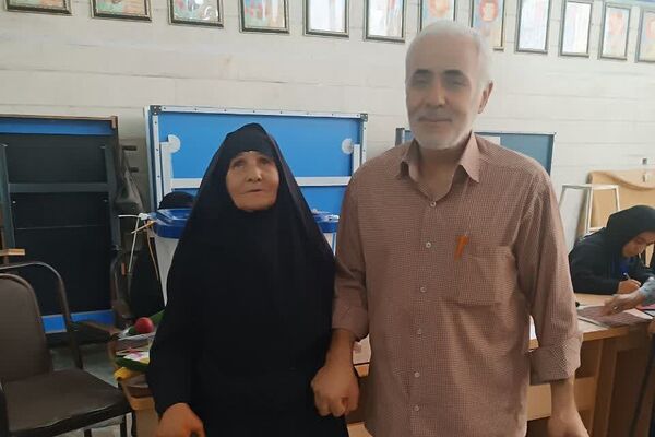 حضور مسئولان کشوری و استانی در کنار آحاد مردم شهیدپرور ناحیه 2 شهرری پای صندوق‌های رای 