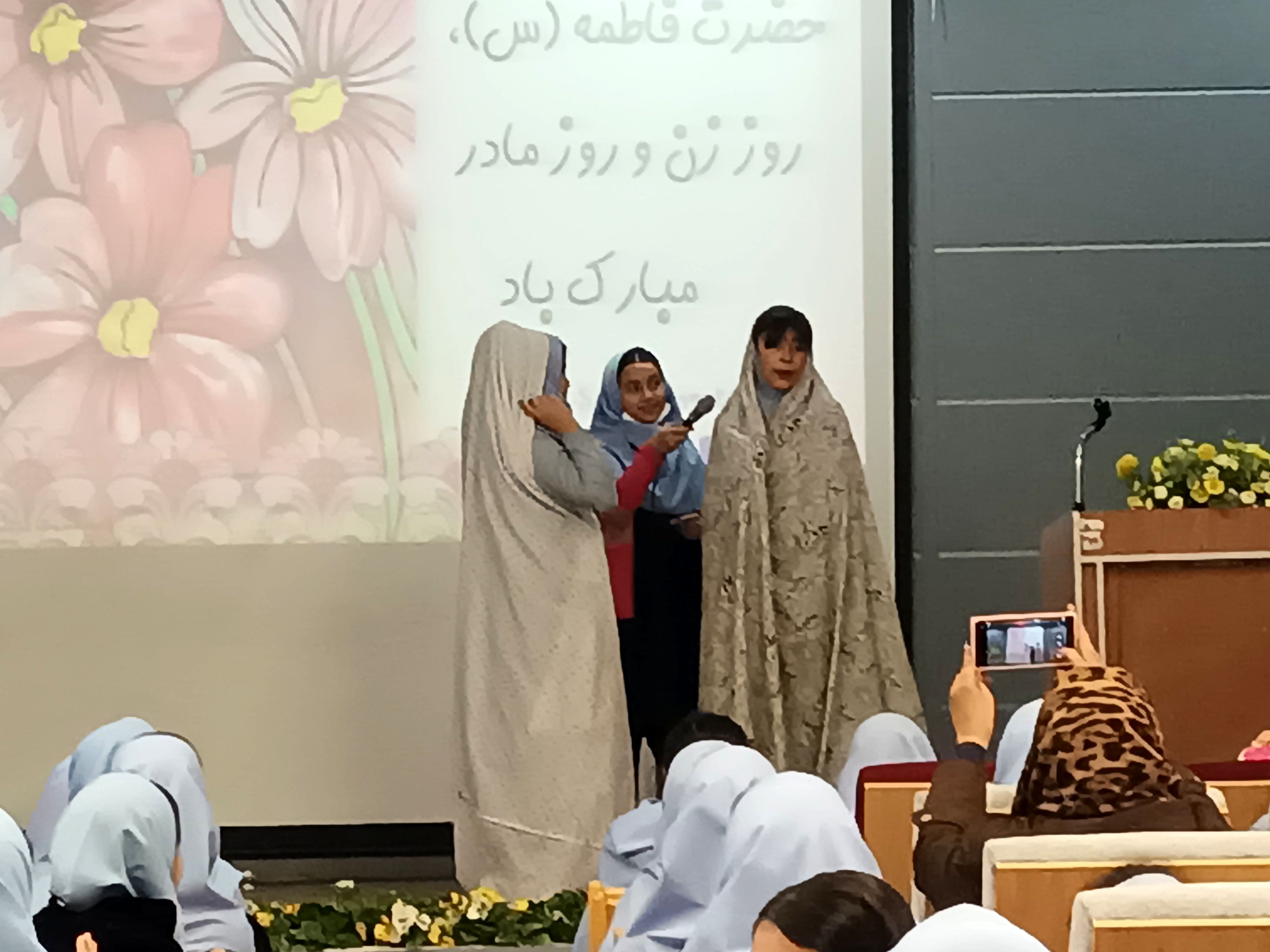 برگزاری جشن ولادت فاطمه زهرا(س)و گرامیداشت روز ماد در مدرسه مصلی‌نژاد
